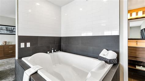 Jacuzzi Suite, 1 King Bed, Sofa Bed, Kitchenette .